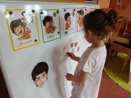 Oči, uši, pusu, nos máme pro radost