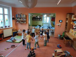 Oči, uši, pusu, nos máme pro radost