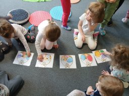 JARO U NÁS NA DVOREČKU