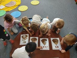 CO SE DĚJE V TRÁVĚ A U RYBNÍKA