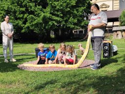 Představení pudlíků a plazů na zahradě MŠ