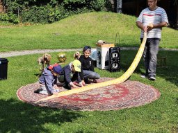 Představení pudlíků a plazů na zahradě MŠ