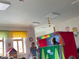 Divadlo Koloběžka - Pruhovaná pohádka