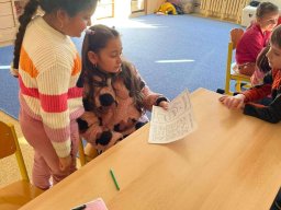 Návštěva první třídy v ZŠ náměstí Míru