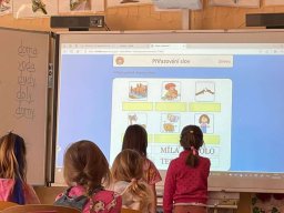 Návštěva první třídy v ZŠ náměstí Míru