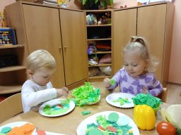 Slunéčko zachází za hory