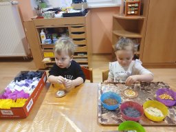 Ten dělá to a ten zas tohle