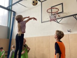 SPORTOVNÍ DOPOLEDNE V ZŠ U LESA